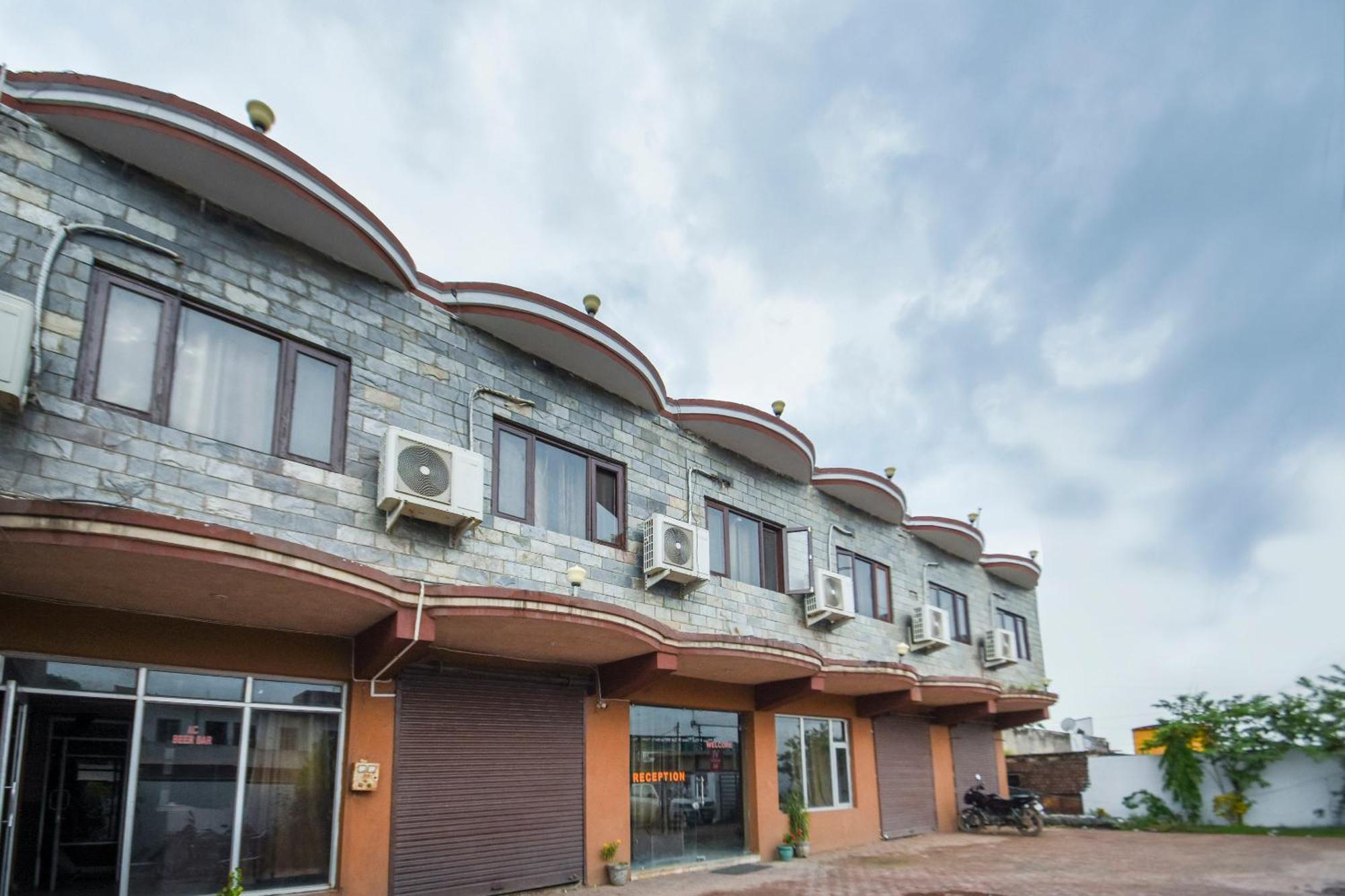 Nālāgarh Oyo Flagship Vibes Hotel מראה חיצוני תמונה